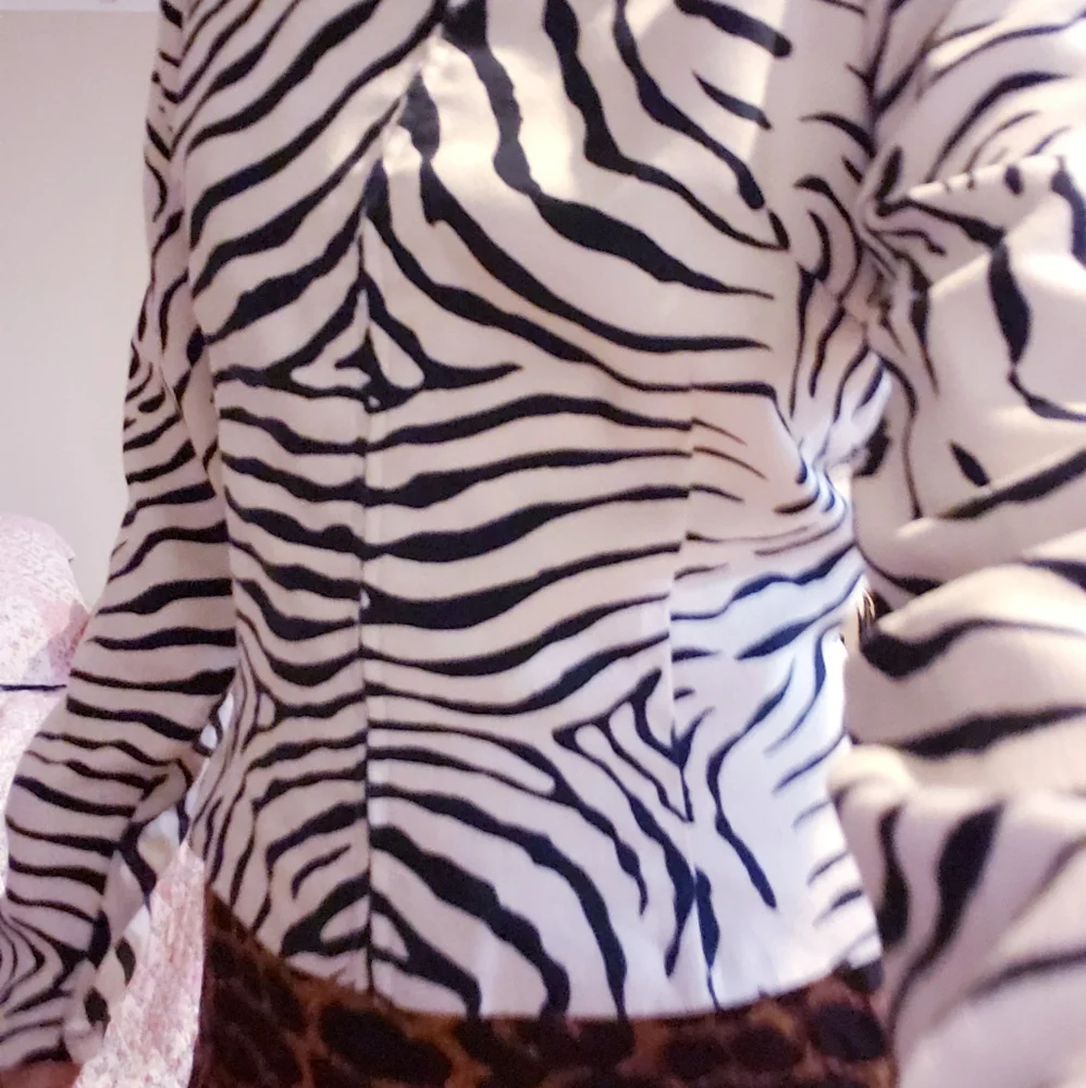 Donna Morgan - Soft Suede Texture Zip Up Suit Jacket - Picture 5 of 7